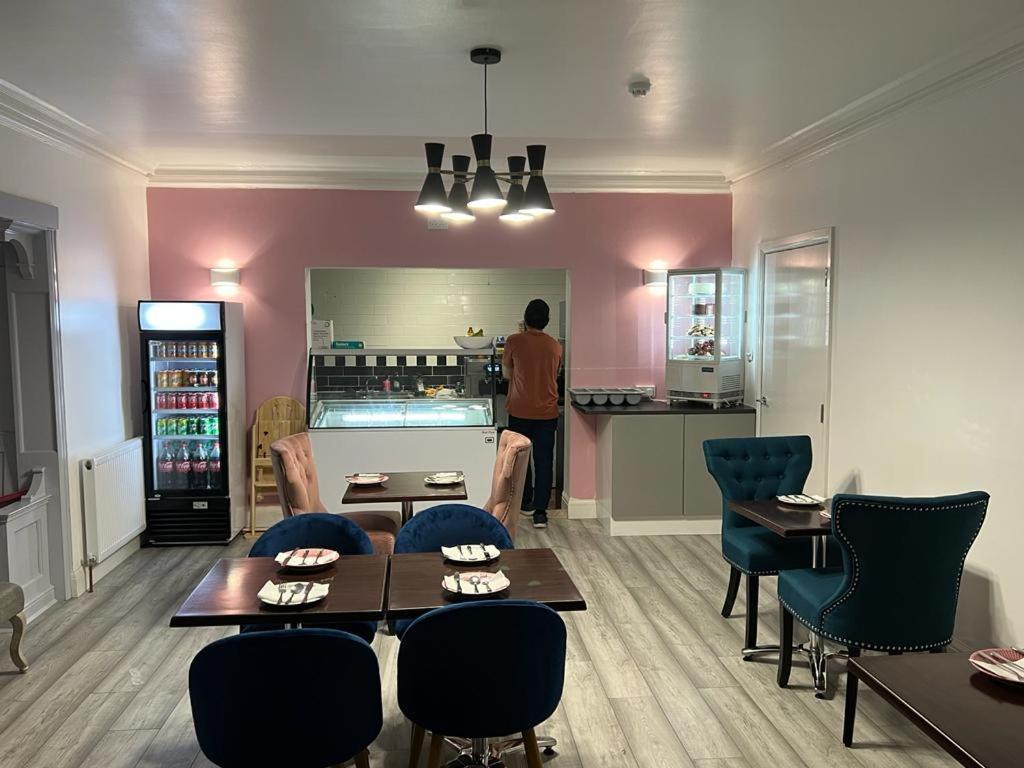 Atz&H Inn Luton  Eksteriør bilde